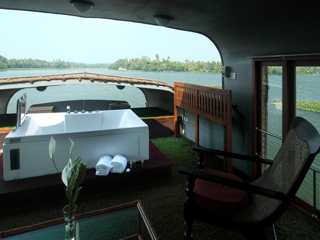 Vasundhara Sarovar Premiere Alappuzha Εξωτερικό φωτογραφία