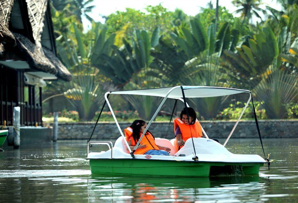 Vasundhara Sarovar Premiere Alappuzha Εξωτερικό φωτογραφία