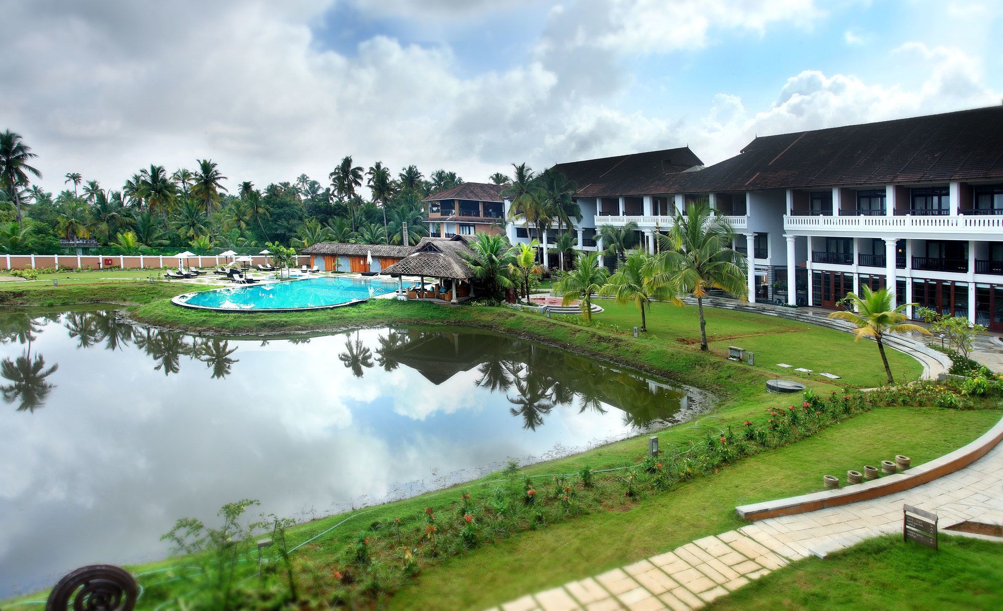 Vasundhara Sarovar Premiere Alappuzha Εξωτερικό φωτογραφία