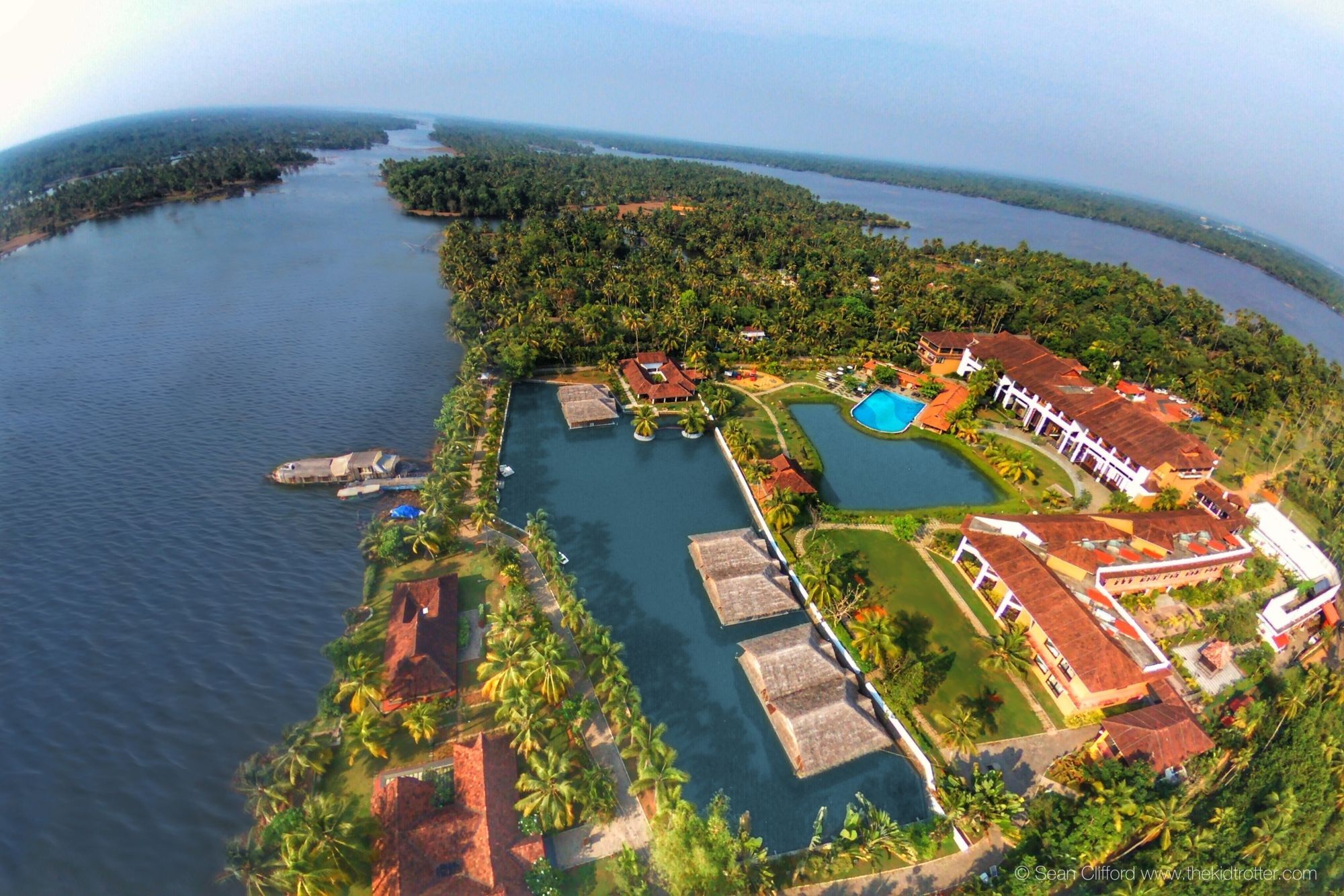 Vasundhara Sarovar Premiere Alappuzha Εξωτερικό φωτογραφία